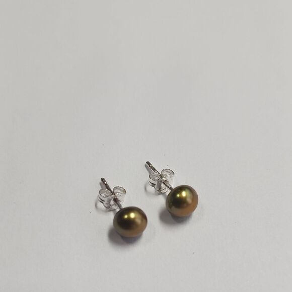 Green Pearl Stud Earrings 925 Fas - Picture 1 of 3